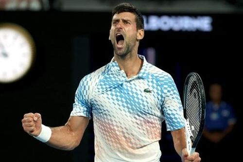 Novak Djokovic tranh cãi với trọng tài trong trận bán kết Australian Open 2023