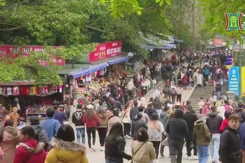 Các di tích Hà Nội thu hút đông khách tham quan