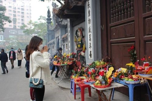 Đầu năm mới, các bạn trẻ Hà Nội thường cầu duyên ở đâu?