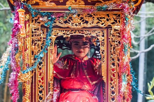Nghìn người chịu rét đến ngắm dung nhan của 'nữ tướng' ở hội đền Gióng