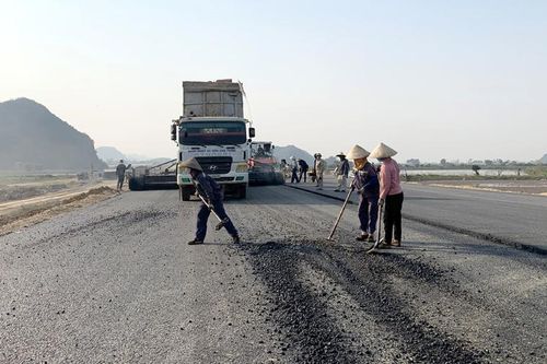 Thi công xuyên Tết trên cao tốc Bắc - Nam