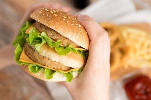 Ăn bao nhiêu đồ ăn nhanh mỗi ngày sẽ gây bệnh gan nhiễm mỡ?