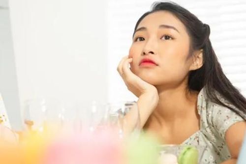 Ngã ngửa khi chồng dùng toàn bộ tiền thưởng Tết mua quà tặng vợ