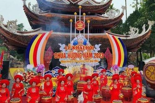 Chính thức khai hội chùa Hương năm 2023, nhiều điểm mới du khách cần lưu ý