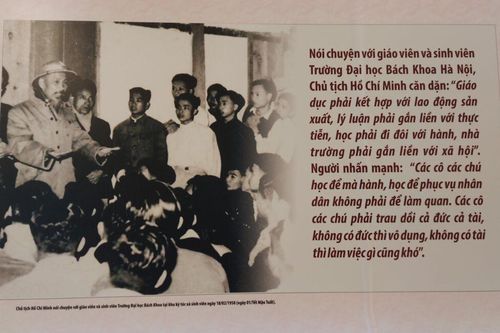 Triển lãm 'Chủ tịch Hồ Chí Minh với Tết cổ truyền dân tộc'