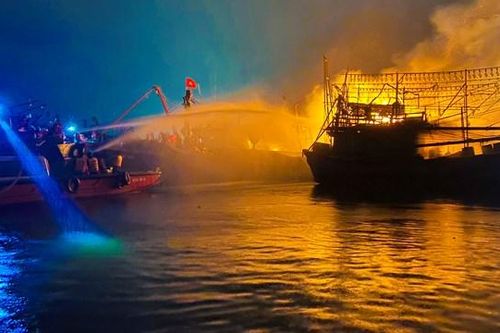 Đà Nẵng: Cháy 2 tàu cá đang neo đậu ở Âu thuyền Thọ Quang