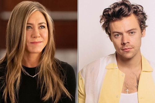 Harry Styles gặp sự cố trước Jennifer Aniston