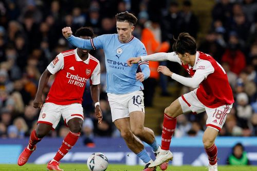 Cầu thủ đắt nhất Man City đánh giá cao Messi hơn Ronaldo