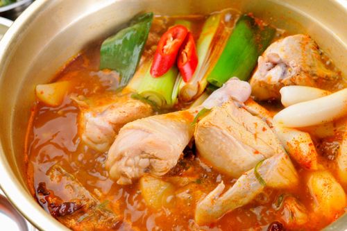 Cách hầm đùi gà với khoai tây kiểu Hàn