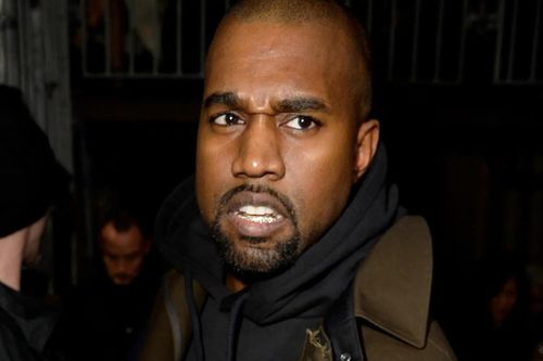 Kanye West ném vỡ điện thoại của một phụ nữ