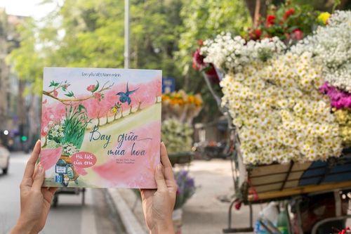 'Bay giữa mùa hoa' tôn vinh 12 mùa hoa Hà Nội