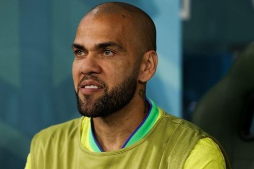 Dani Alves sẵn sàng đeo vòng giám sát để được tại ngoại