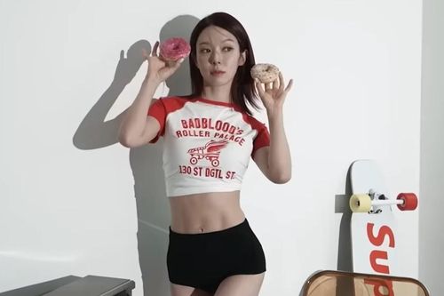 Nữ ca sĩ Choa được khen vóc dáng