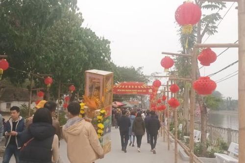 Nghệ An: Dòng người tấp nập về lễ đền Quan Hoàng Mười dịp đầu xuân