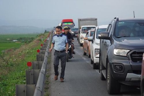 Phú Yên: Quốc lộ 1 và tuyến tránh ùn tắc nghiêm trọng chiều mùng 7 Tết