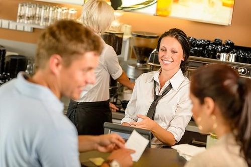 Anh: Cân nhắc cho sinh viên nước ngoài làm việc nhiều giờ hơn