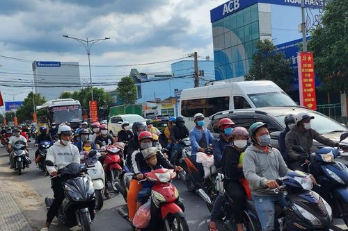 Nỗ lực điều tiết giao thông qua cầu Rạch Miễu