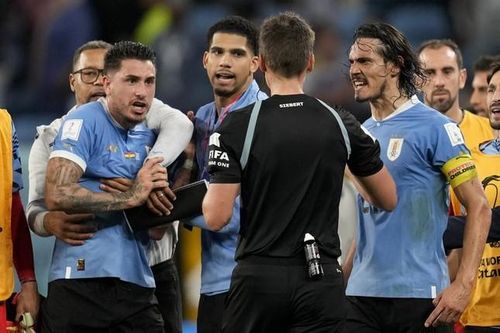 FIFA phạt hàng loạt cầu thủ Uruguay