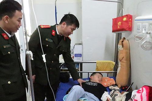 Trung úy công an cứu bé trai 6 tuổi