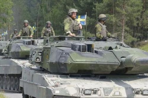Nối gót Đức, Thụy Điển có thể chuyển giao xe tăng Stridsvagn 122 cho Ukraine