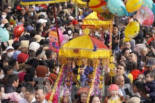 Độc đáo lễ hội rước hơn 200 cụ già lên miếu làm lễ mừng thọ