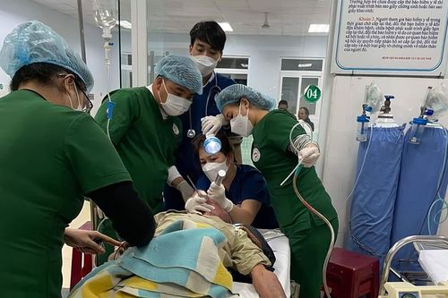 Suýt mất mạng vì hóc đoạn lòng luộc dài 25cm