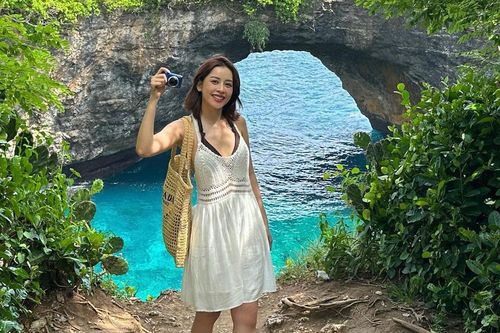 Sao Việt du xuân đầu năm: Huyền My sang chảnh bên Pháp, Chi Pu gợi cảm ở Bali