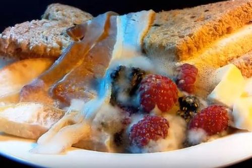 Nguy cơ ngộ độc, ung thư từ bánh mứt Tết bị nấm mốc