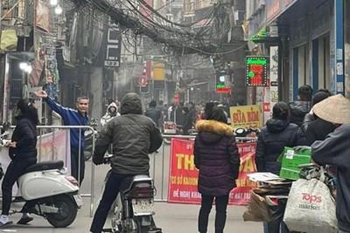 Hà Nội: Hóa vàng không dập lửa cháy lan vào nhà