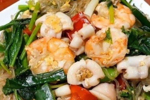 Làm cách này, miến xào dai ngon, không bị bết dính