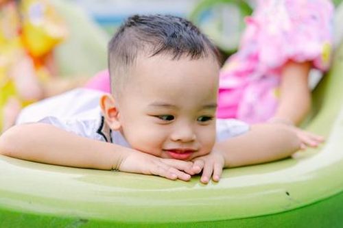 Các tuần khủng hoảng của trẻ sơ sinh và cách giúp cha mẹ vượt qua