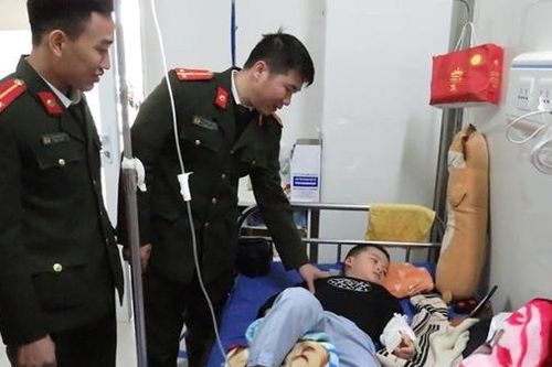 Trung úy Công an hiến máu cứu cháu bé qua cơn nguy kịch