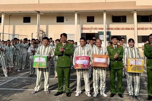 Mùa xuân ấm áp tình người ở Trại Tạm giam Công an tỉnh Thanh Hóa