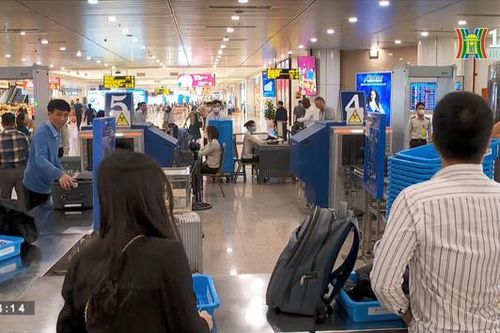 Sân bay căng mình đón khách sau Tết