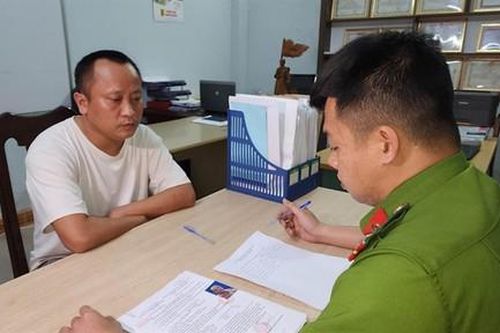 Đối tượng bắt giữ con nợ, trốn truy nã về quê ăn Tết rồi ra đầu thú