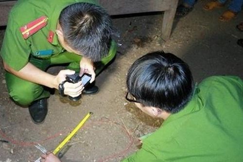 Chồng đi làm về phát hiện vợ và 2 con tử vong tại nhà