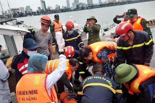 Cứu hộ một người đi phượt bị ngã xuống vực vịnh Đà Nẵng
