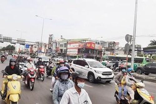 Các tuyến đường vào TP Hồ Chí Minh thông thoáng, chỉ ùn ứ cục bộ