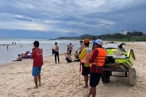 Bình Thuận: Cảnh báo tai nạn đuối nước khi tắm biển