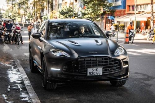 Thứ 7, mùng 7, Aston Martin DBX 707 giá 21,7 tỷ của 'Qua' Vũ khai Xuân