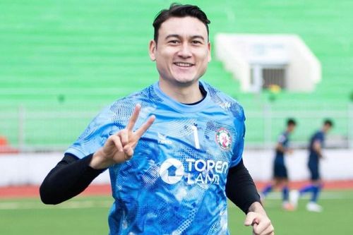 Thủ thành Văn Lâm bất ngờ được… thăng chức