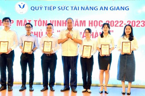 An Giang tôn vinh 125 học sinh, sinh viên, giáo viên xuất sắc tiêu biểu