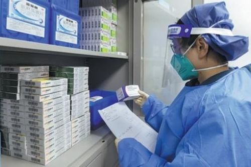 Trung Quốc cấp phép sử dụng 2 loại thuốc nội địa điều trị Covid-19