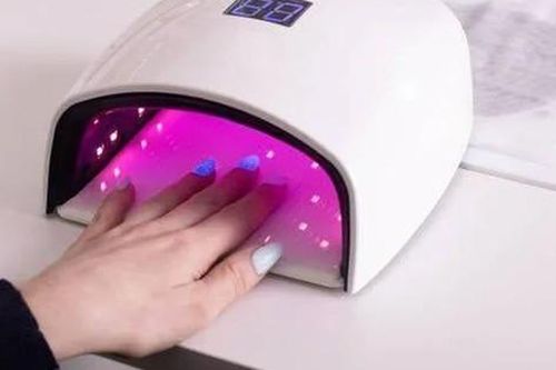 Phát hiện đèn sấy móng tay bằng tia cực tím có nguy cơ gây ung thư
