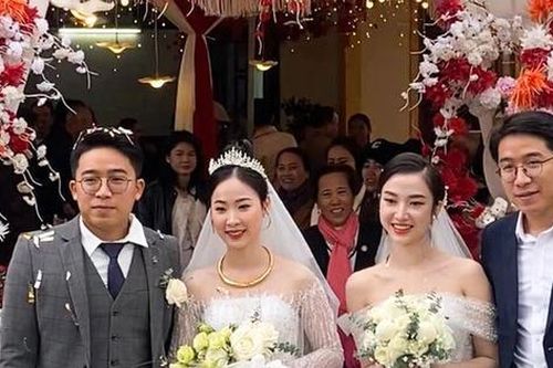 Anh em song sinh ở Nghệ An tổ chức đám cưới cùng một ngày