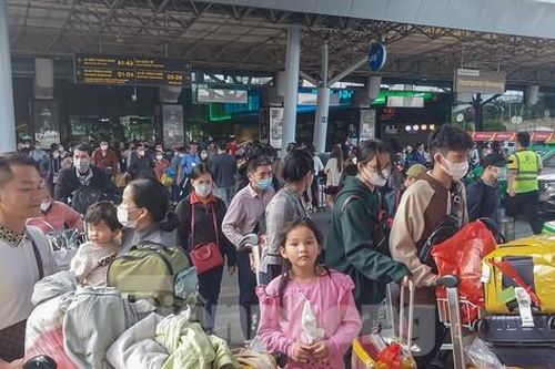 Sân bay, đường về TPHCM, Đồng Nai... đông nghịt người