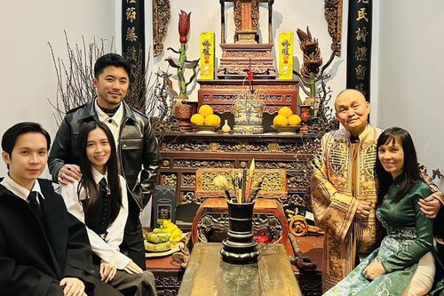 Xuân Hinh khoe nhà biệt phủ bên vợ và các con