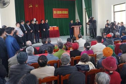 Khi lãnh đạo nhường chỗ ngồi cho dân