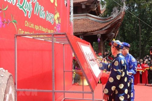 Hải Dương: Khai bút đầu Xuân Quý Mão tại Đền thờ thầy giáo Chu Văn An