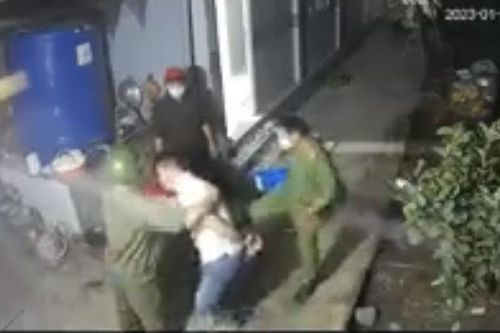 Đình chỉ công tác Công an xã đánh người say rượu ở Bến Tre